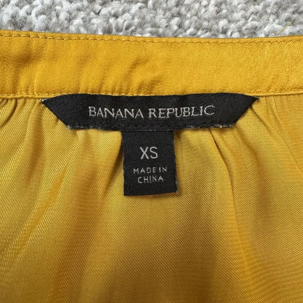 Banana Republic Blouse Womens XS Yellow Satin V Neck Long Sleeve Shirred Top